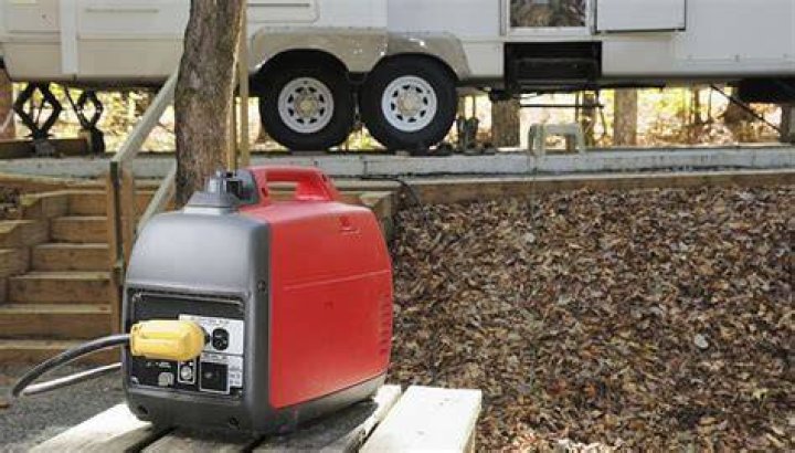 Does running a generator charge an RV battery?