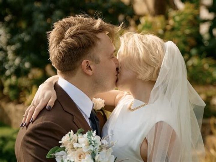 Exploring The Fairy Tale Romance Of Shayne And Courtney Marriage