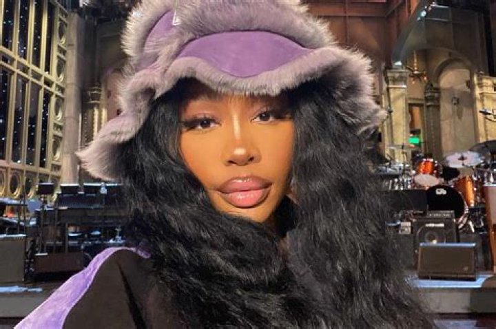 Get The Scoop: SZA's Age Unveiled