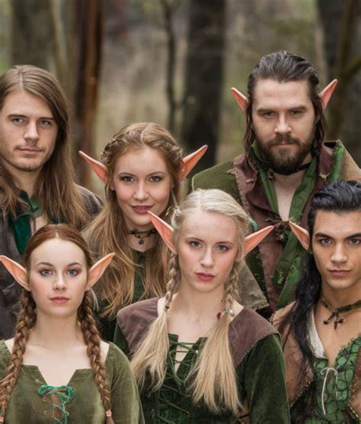 How old do moon elves get?