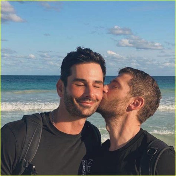 Is The Actor Married Or Single?