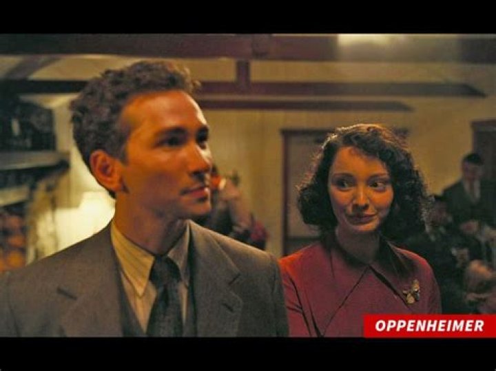 Oppenheimer: Emma Dumont Shines As Oppenheimer's Wife