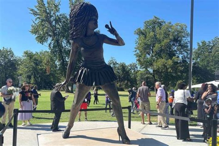 Paul Anka's Stature: Unveiling His Height