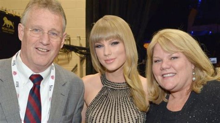 Taylor Swift's Parents: Back In Love?