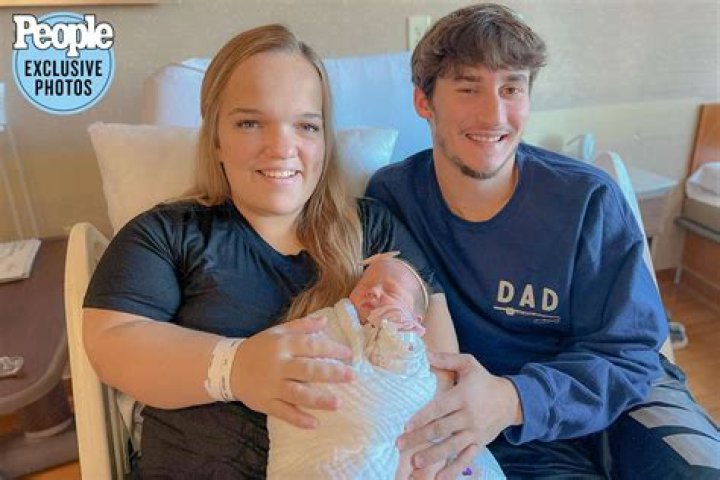 Unbelievable Story Of Elizabeth Johnston And Brice Bolden's Little Person Baby