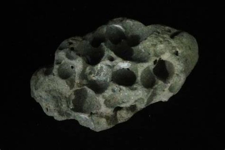 Why is it illegal to own a moon rock?
